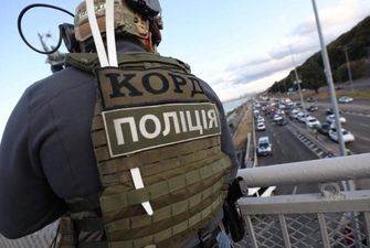 Появились имя и данные о мужчине, который угрожает взорвать мост в Киеве