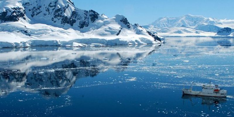 У берегов Антарктиды обнаружили секретную субмарину с сокровищами
