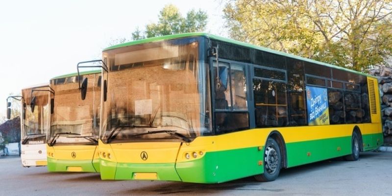Винница отправила три автобуса для восстановления общественного транспорта Днипра
