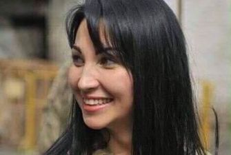 "Проклятая война!" Фото матери с убитой защитницей Украины растрогало сеть