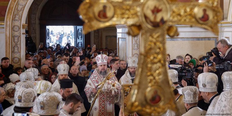 Сколько украинцев решили перейти на новый церковный календарь: опрос