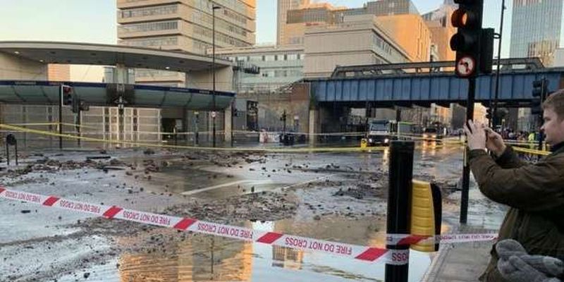 У Лондоні прорив водогону спричинив підтоплення і закриття метро