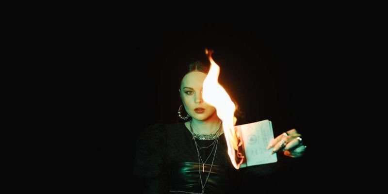 Відома українська співачка родом із РФ спалила свій паспорт