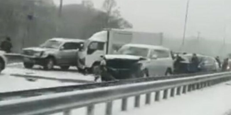 Рекордное ДТП: в России столкнулись 80 автомобилей. Видео
