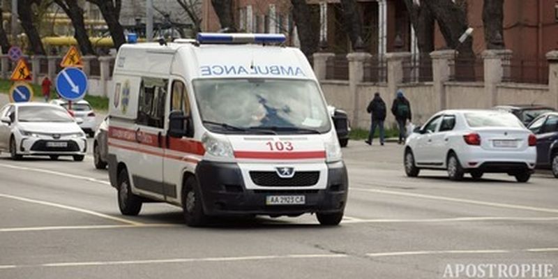 В Тернополе молодая девушка выпрыгнул в окно: детали трагедии