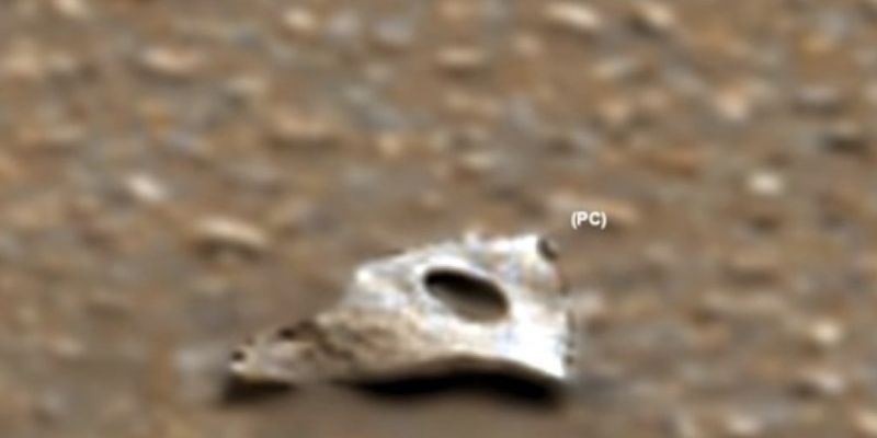 На Марсе обнаружили металлический объект с дыркой