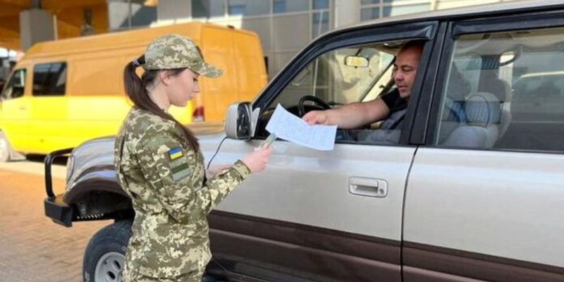 Правила змінено: виїхати з України на авто стало складніше