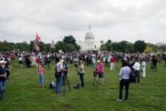 Біля Конгресу США зібралось кілька сотень людей на підтримку учасників штурму Капітолію