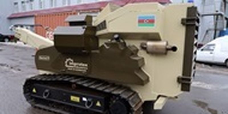 Азербайджан передал Украине машину для разминирования