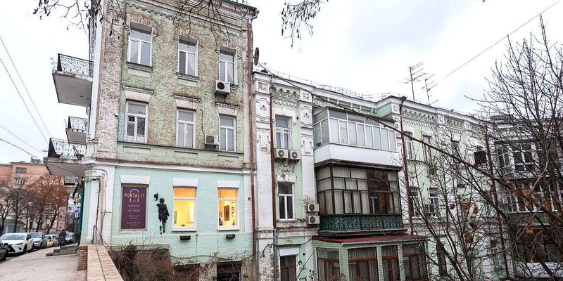 Привлекательное место для аферистов: фото и история "дома-обманки" в Киеве