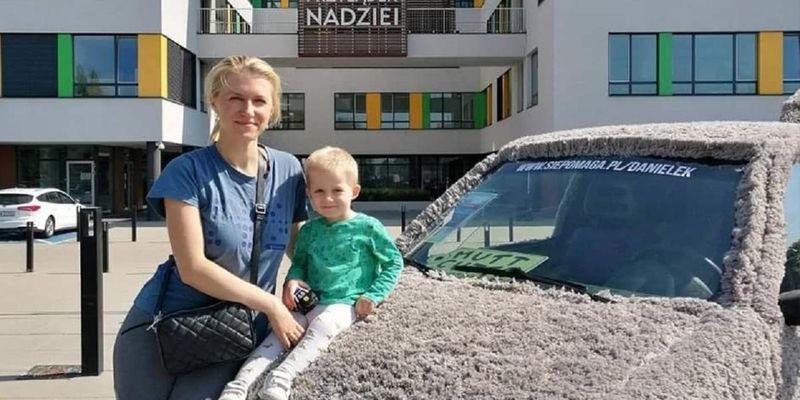 Украинец в Польше превратил машину в собаку, чтобы собрать деньги на лечение сына