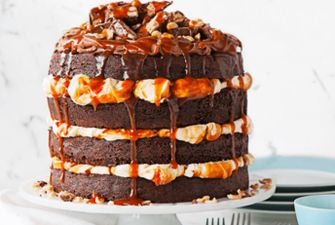 Как приготовить дома шоколадный торт Сникерс: простой рецепт/Этот торт станет вашим любимым десертом