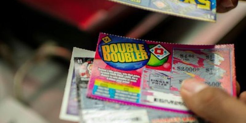 Жінка тричі зірвала джек-пот у лотерею за чотири роки, купуючи білети у тому самому магазині
