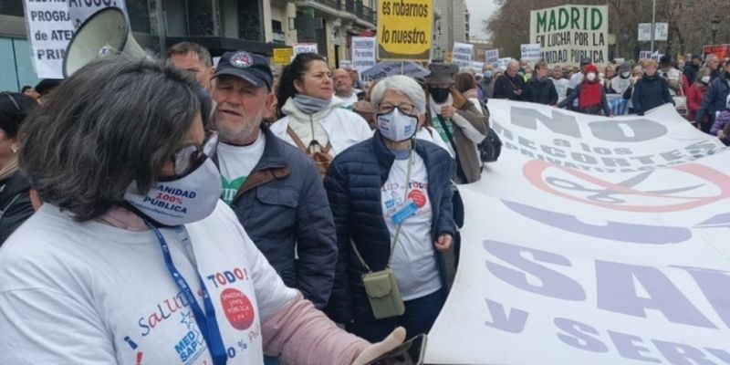 В Мадриде десятки тысяч медиков устроили марш протеста