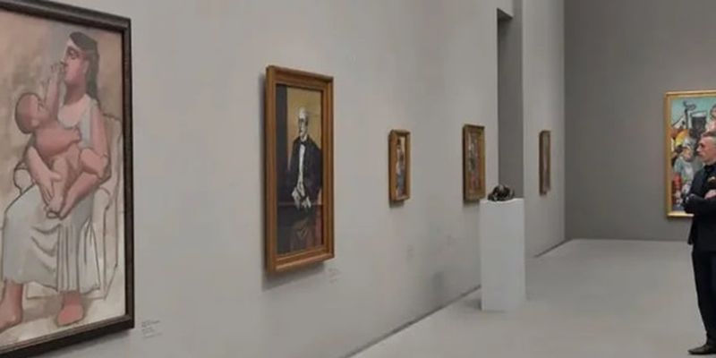 У Мюнхені звільнили працівника музею, який розмістив свою картину в галереї