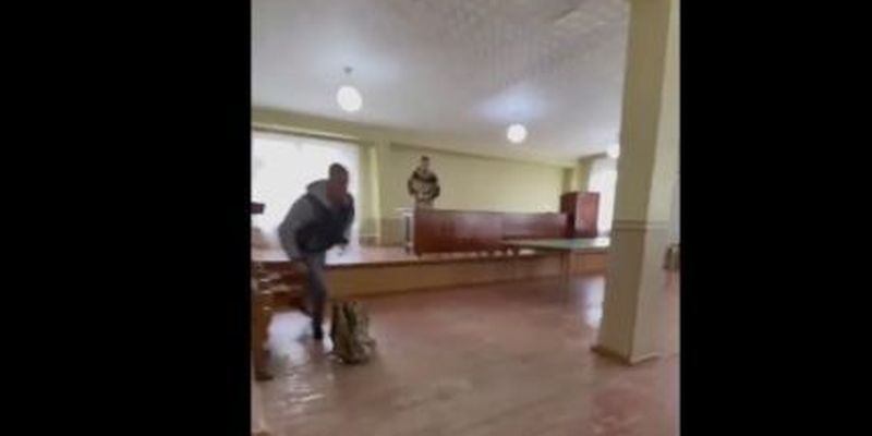 "Всі поїдуть додому": хлопець, який підстрелив воєнкома в Іркутській області, звернувся до мобілізованих