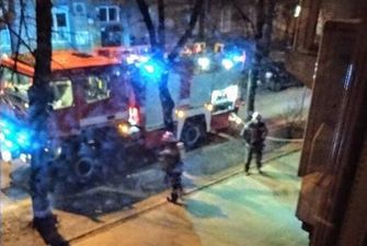 В Киеве подожгли жилой дом: подробности и фото