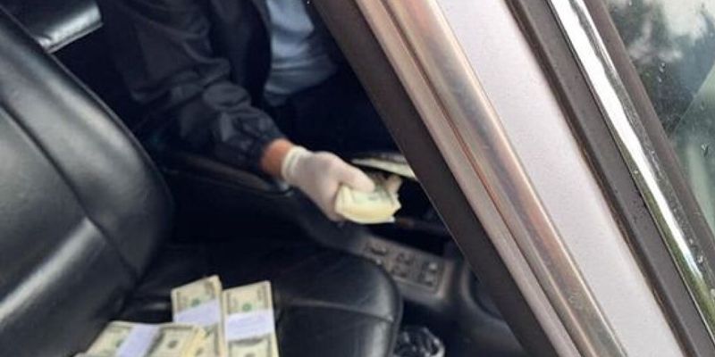 Глава РГА на Ровенщине задержан на взятке в 110 тысяч долларов
