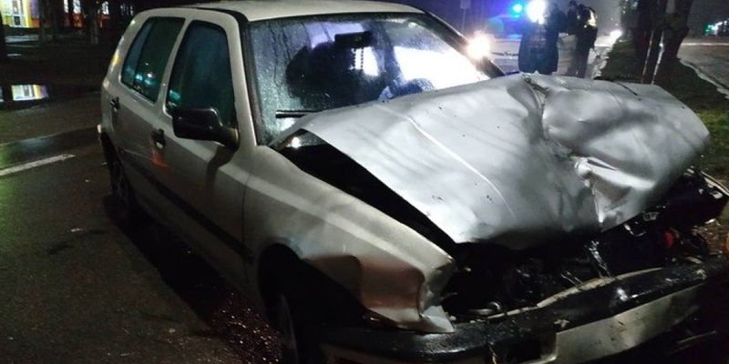 В Николаеве пьяный водитель на «Volkswagen Golf» протаранил «Mitsubishi»