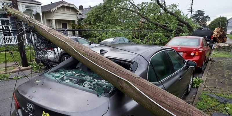 Торнадо в США повредил дома и авто