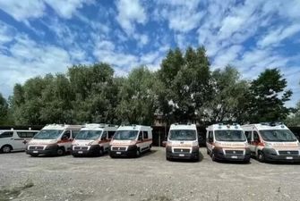 УПЦ та Фонд Вадима Новинського передали 101 машину швидкої допомоги громадам України
