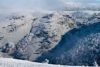 Зима наступает: появились сказочные фото снега на Ай-Петри