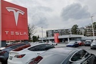 Tesla отзывает более 360 тысяч машин с автопилотом