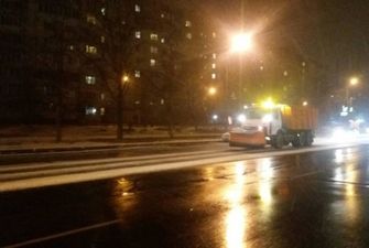 Снег в Киеве: дороги чистят почти 190 единиц спецтехники