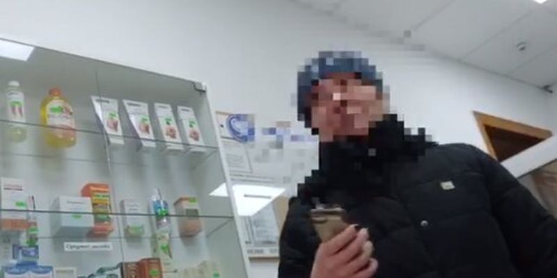 Українські школи кинулися скуповувати маски для дітей в аптеках, але масок там вже немає