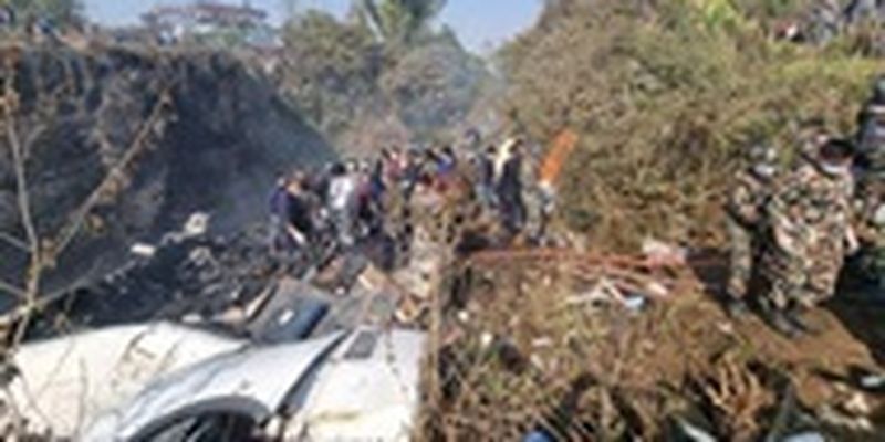 Появилось видео крушения самолета в Непале, снятое пассажиром