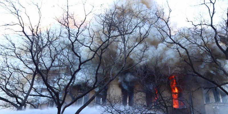 Пожежу в коледжі Одеси повністю не погашено - пошуки зниклих ускладнюються