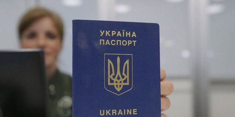 В Украине продорожчають загранпаспорта и ID-карты: когда и на сколько