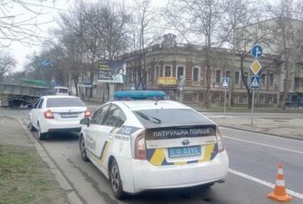 Водитель Toyota повернул на одностороннюю улицу: В Николаеве на «встречке» столкнулись две легковушки
