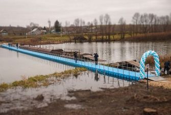 В России построили "игрушечный" мост через реку: люди в ярости. Фото