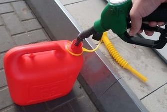Украинцам отказывают в продаже бензина в пластиковые канистры: названа причина