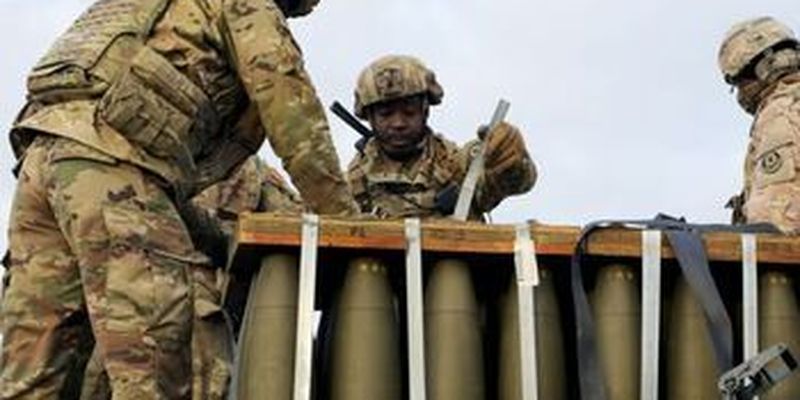 В США хотят за год втрое увеличить производство 155-мм снарядов: как это связано с Украиной