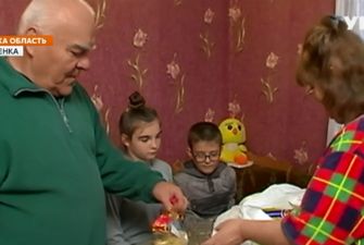 Фонд Рината Ахметова помогает старикам Лихомановым, которые воспитывают двух внуков сами