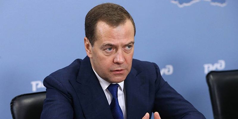 Медведєв визнав, що санкції через анексію Криму болісно вдарили по Росії