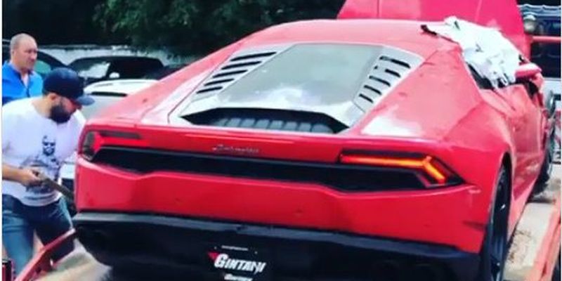 Боксер Ломаченко купил необычный суперкар Lamborghini
