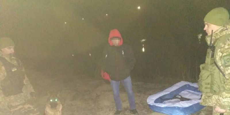 Молдованин намагався повернутися на батьківщину через Дністер у гумовому дитячому басейні