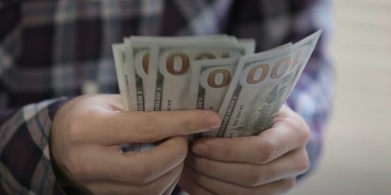 Доллар в Украине пошел на снижение: курс на 6 августа