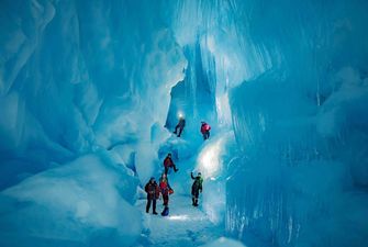 Українські полярники віднайшли «загублену» льодовикову печеру в Антарктиді