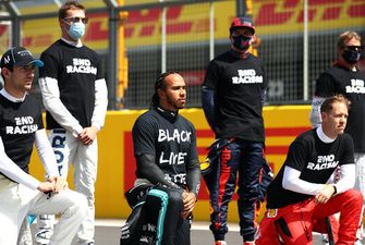7 гонщиков из 20 не встали на колено: чемпион Формулы-1 прокомментировал разлад