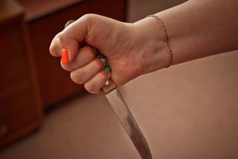 Жительница Бердянска бросилась на мужа с ножом