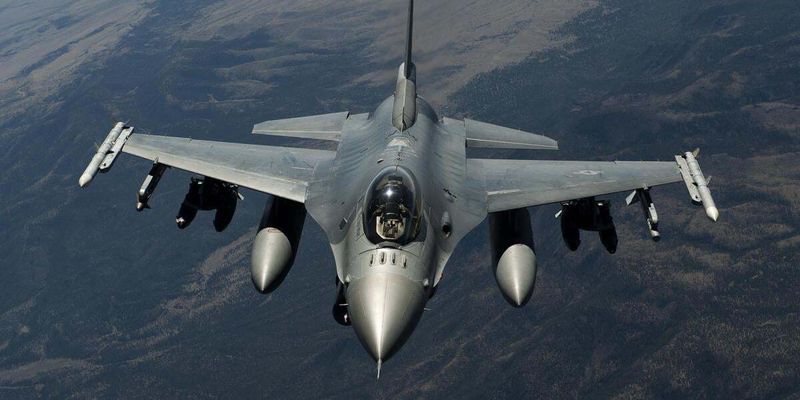 У США сенатори закликали передати Україні F-16 та ATACMS
