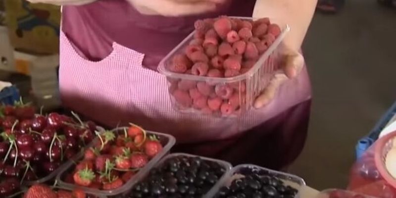 Малина вартістю у пенсію: популярна ягода б'є всі цінові рекорди