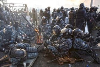 Інший бік: відомий фотограф показав світлини беркутівців перед розстрілом Майдану
