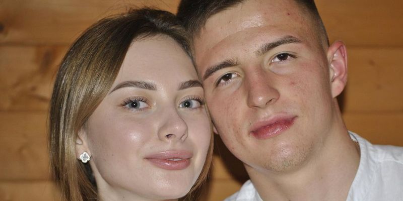 "Я сказала "да": невеста вратаря сборной Украины рассказала о помолвке