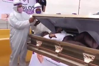 Мексиканский политик агитировал с помощью гроба