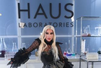 Екстравагантна Леді Гага презентувала власну косметику
